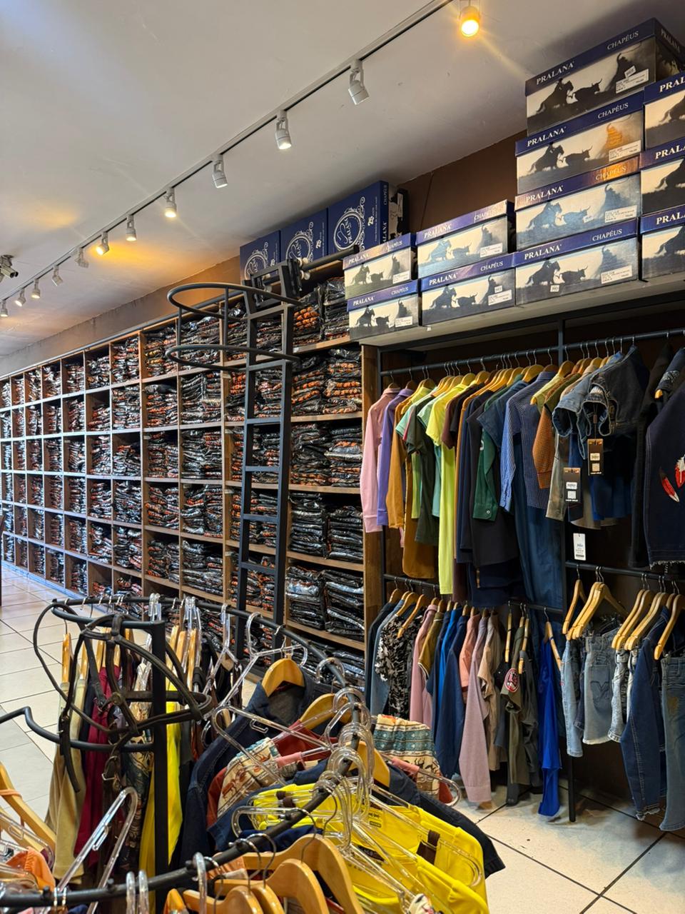 Interior da loja LB Laço Bulls